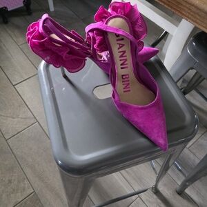 Gianni Bini Fuchsia Ruffle Heels